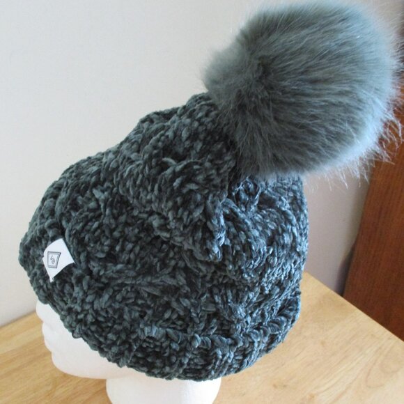 Vera Bradley SOFT Knit Chenille Pom Pom Beanie Hat. Green - Picture 6 of 11